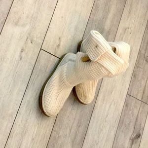 UGGs knit off whit boots